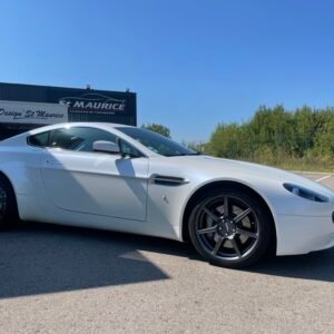 ASTON MARTIN V8 VANTAGE