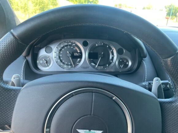 ASTON MARTIN V8 VANTAGE – Image 4